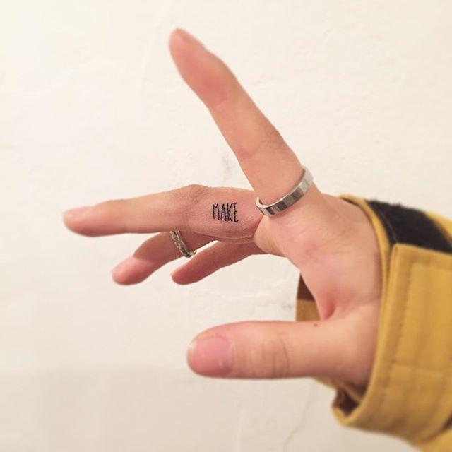 30 TattooIdeen am Fingerknöchel und am Finger