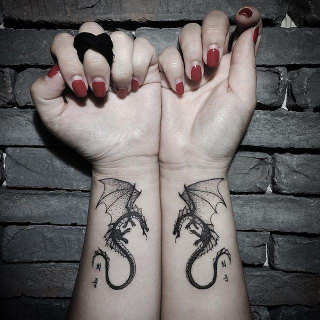 Handgelenk Tattoo 69