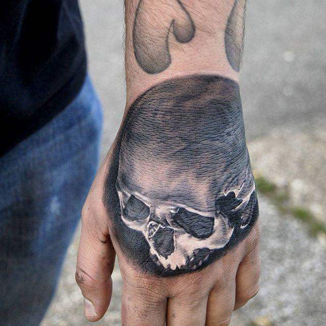 Totenkopf Tattoo 123