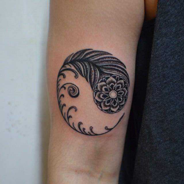 Yin und Yang Tattoo 111