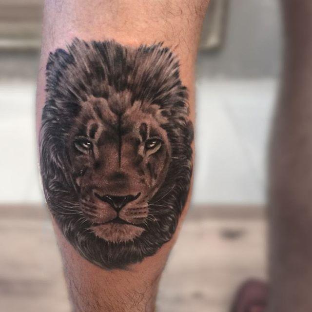 Sammlung von 57 tapferen Löwen-Tattoos