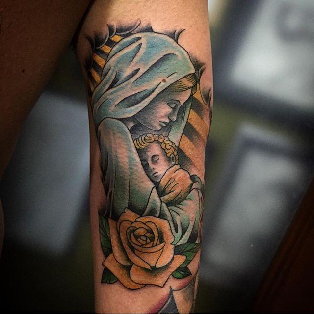 137 religiöse Tattoos mit verschiedenen Symbolen