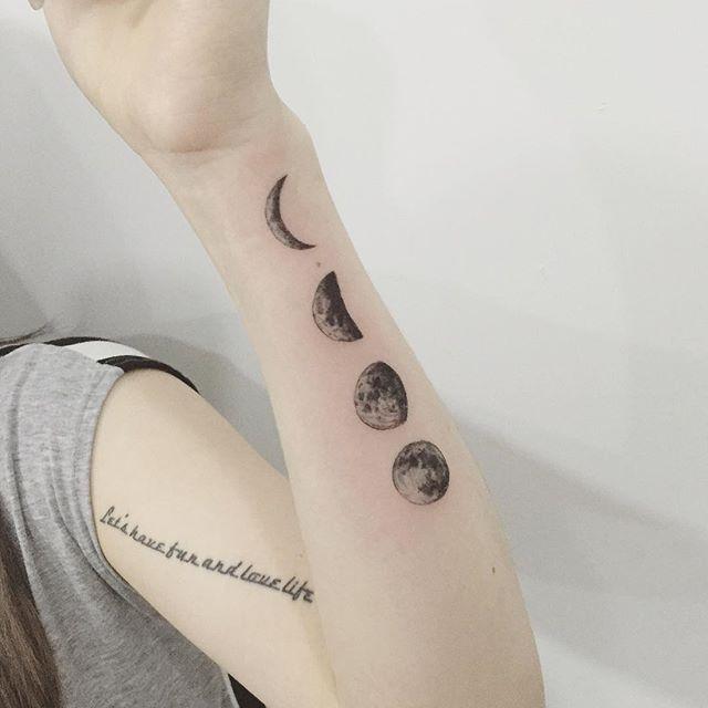 75 Mond-Tattoos: Neumond, Vollmond und Mondsichel