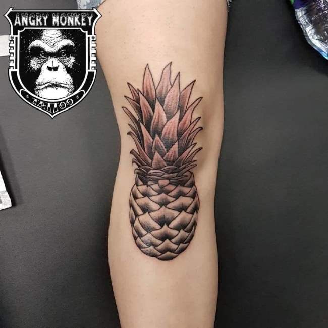 Tattoos auf den Knien für Damen: 20 moderne Designs